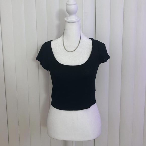 Basic Colsie black top - Picture 1 of 3